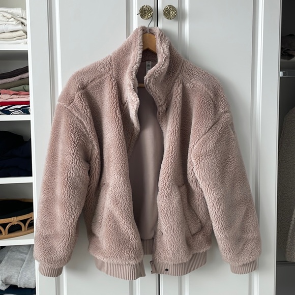 Alo Sherpa blush colored jacket - Picture 1 of 5